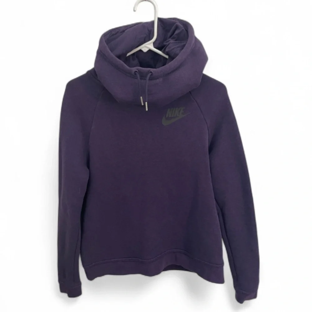 Nike I S and L
